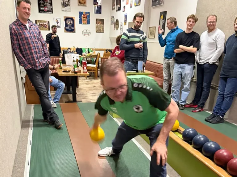 Weihnachtskegeln der Trainer